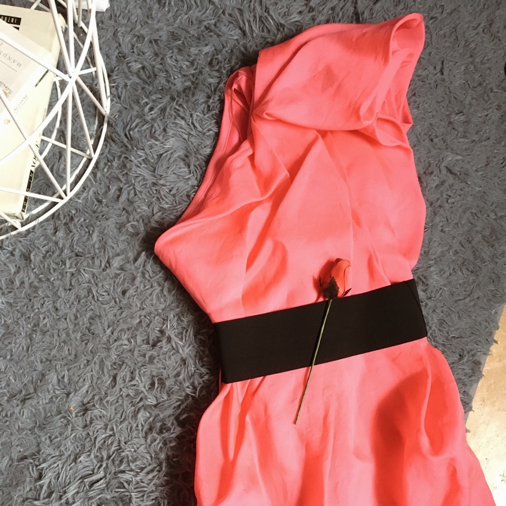 One-shouldered dress with belt and side zip - Picture 2 of 4